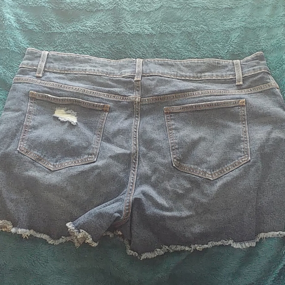 NWT!! No boundaries shorts - Picture 2 of 4